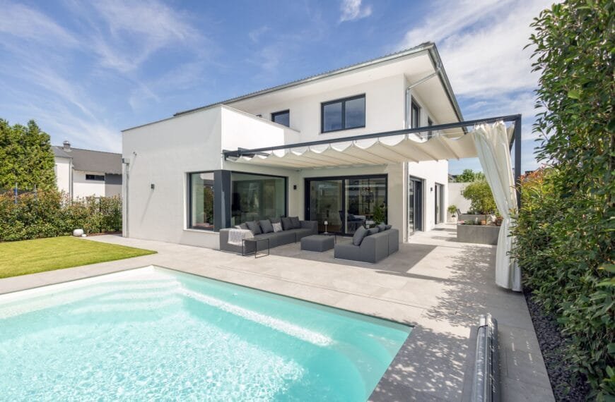 Weberhaus Kundenhaus Meyer Pool und Terrasse