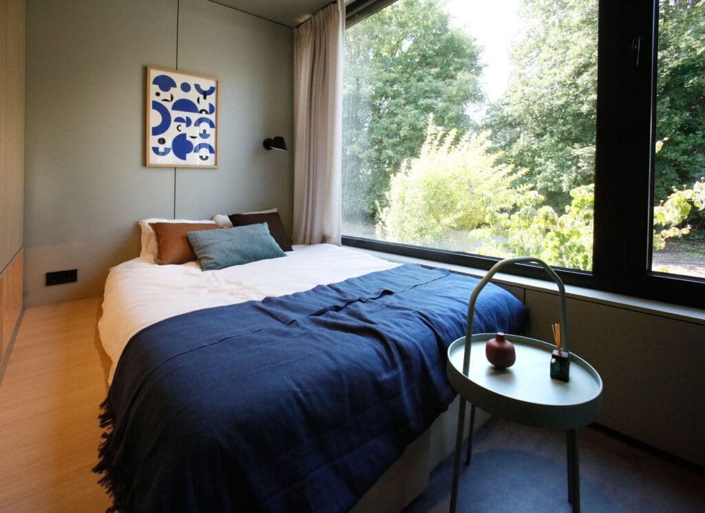 Das Eltern-Schlafzimmer des Musterhauses Danwood Holiday in Poing.