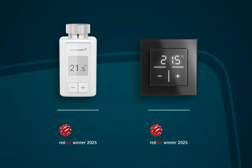 Zwei intelligente Thermostate von eQ3, das links abgebildete in weiß, das rechts abgebildete in schwarz.
