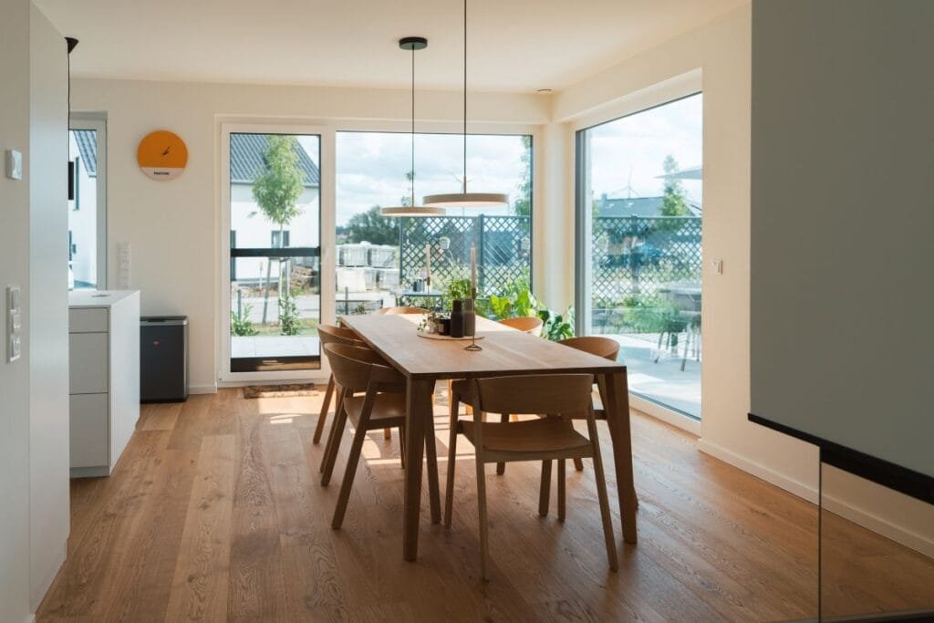 Arge Haus_Haus Taylor Essbereich Blick nach draußen