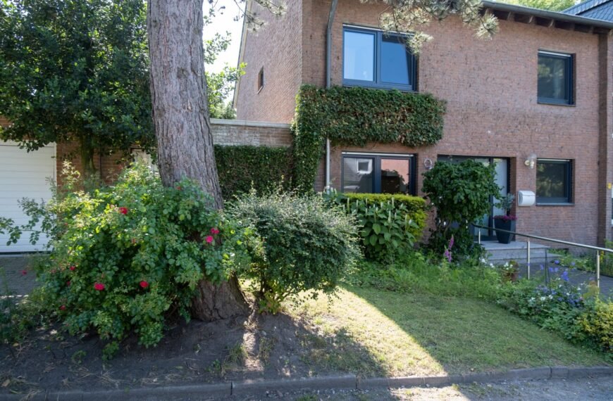 Aussenansicht saniertes Einfamilienhaus Schlüter