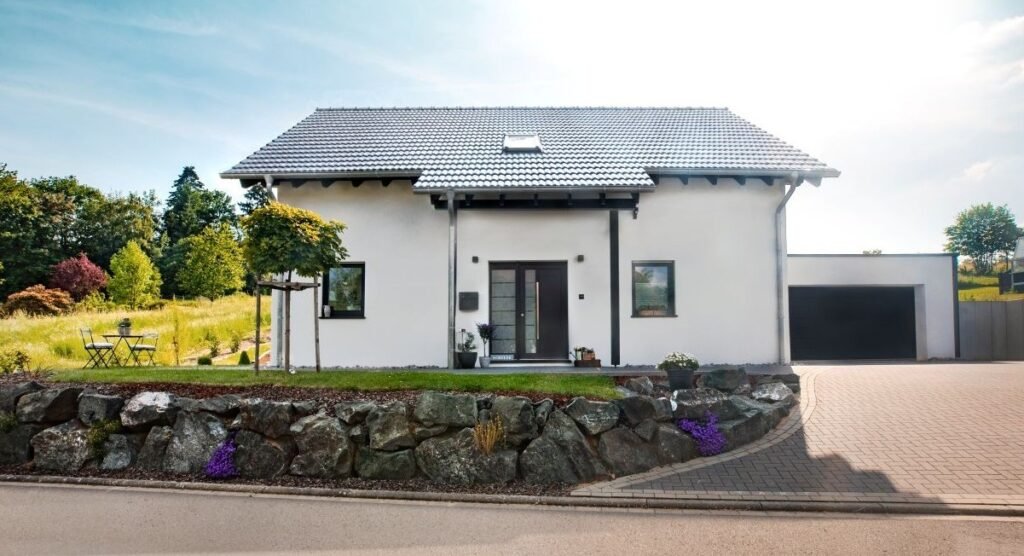 Fingerhut Amika Außenansicht mit Hauseingang