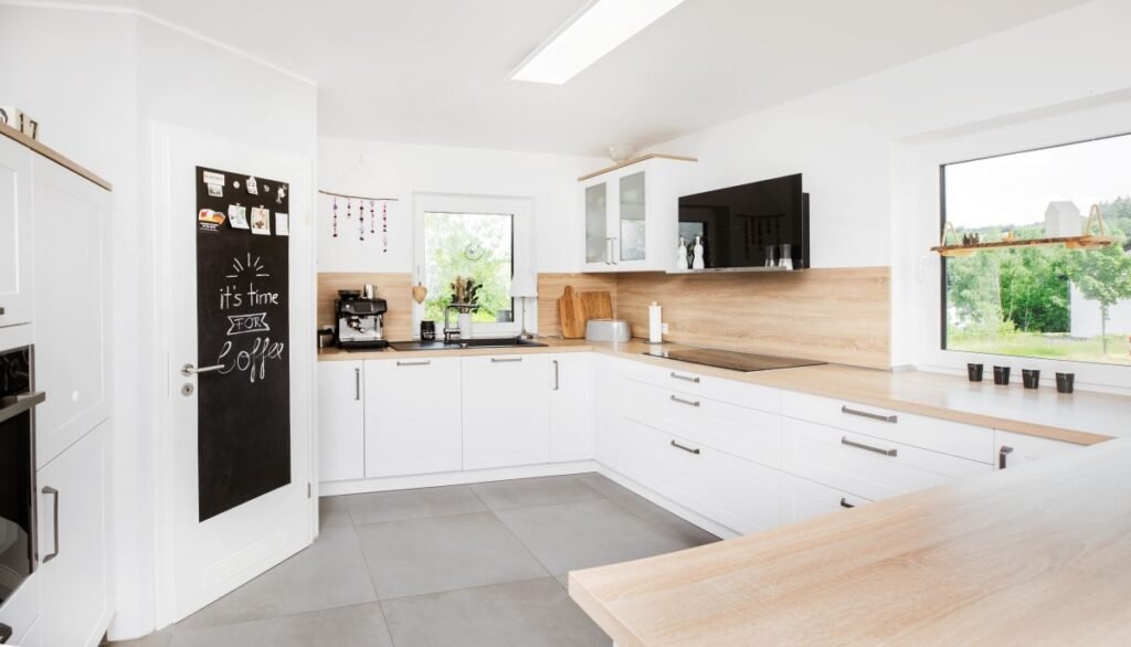 Fingerhut Amika Innen Küche und Abstellraum