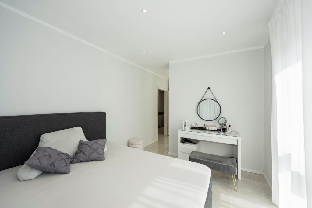 Roth Massivhaus Doppelhaus Eltern Schlafzimmer Großeltern mit Schminktisch