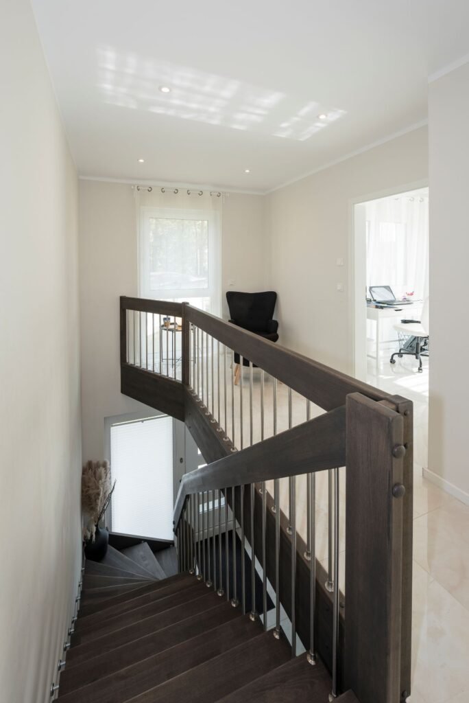 Roth Massivhaus Doppelhaus Flur oben mit Home Office Großeltern