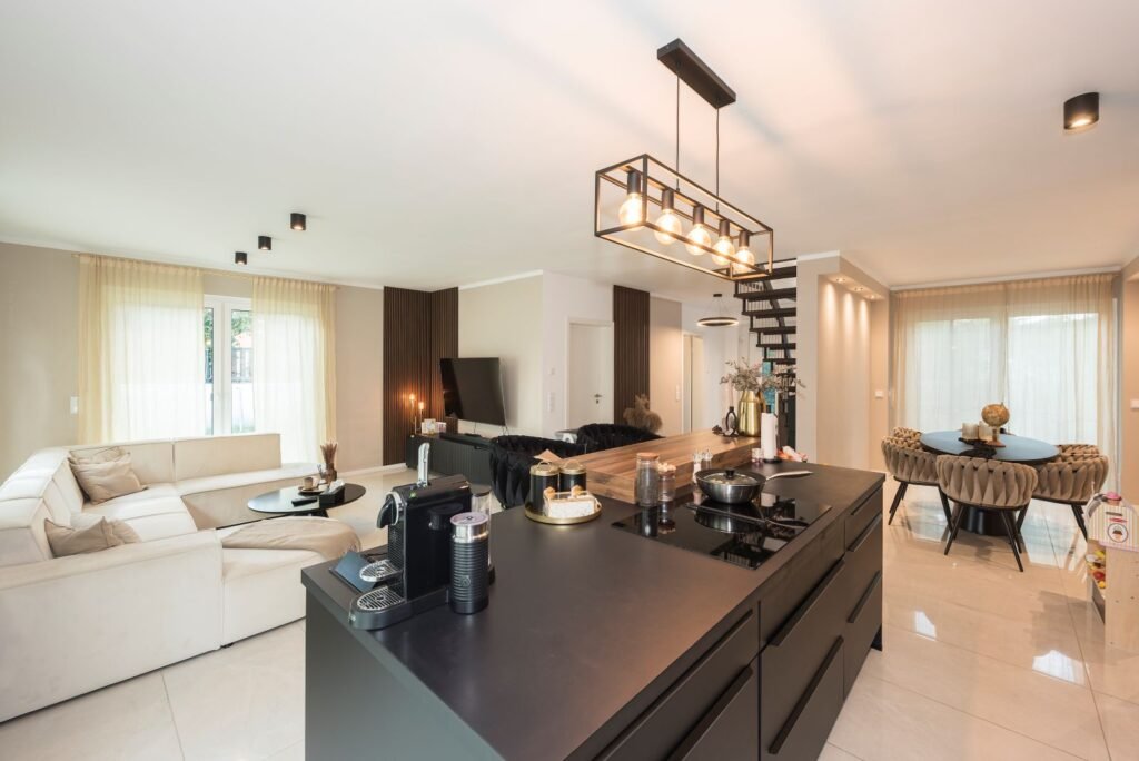 Roth Massivhaus Doppelhaus Küche und Wohnbereich Familie