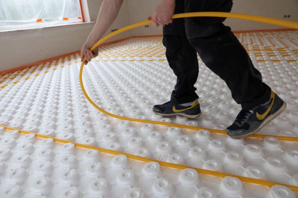 Verlegung der Heizrohre im Einfamilienhaus Schlüter