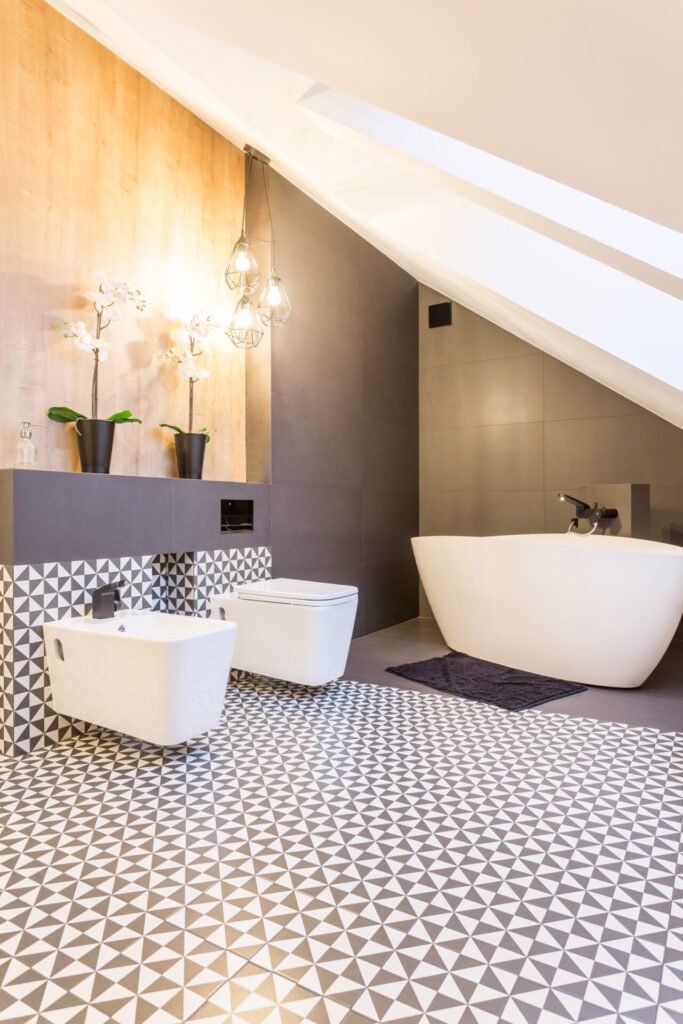 Schwarz weißes Badezimmer