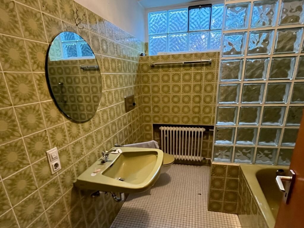 Badezimmer vor der Sanierung Schlüter