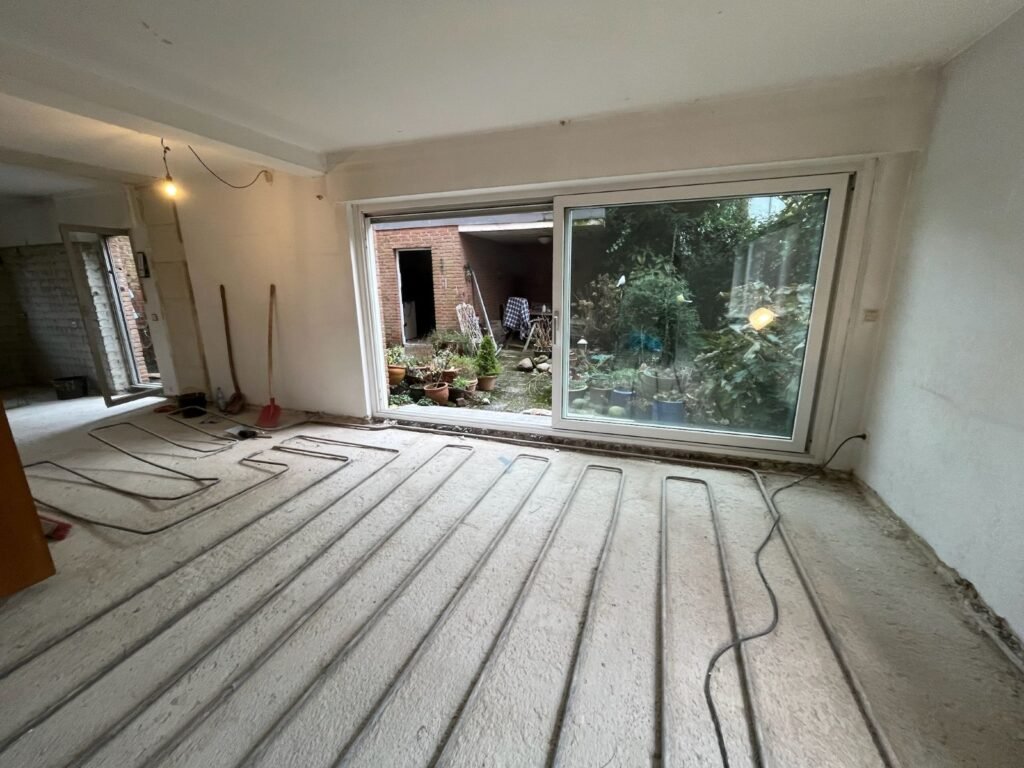 Sanierung im Einfamilienhaus Verlegung von Fußbodenheizung