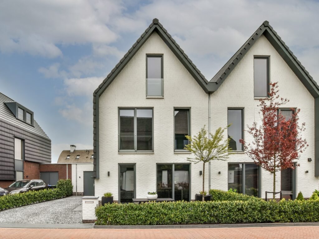 Doppelhaus in moderner Wohngegend