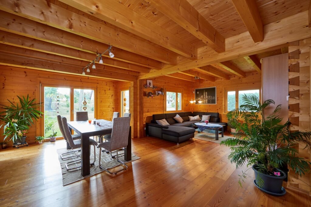 Rems Murr Holzhaus Rosengarten Wohn- und Essbereich