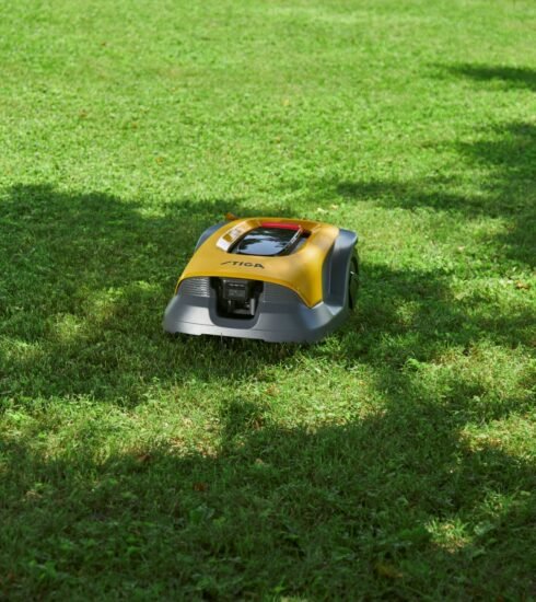Stiga Vista Robot Mähroboter auf Wiese
