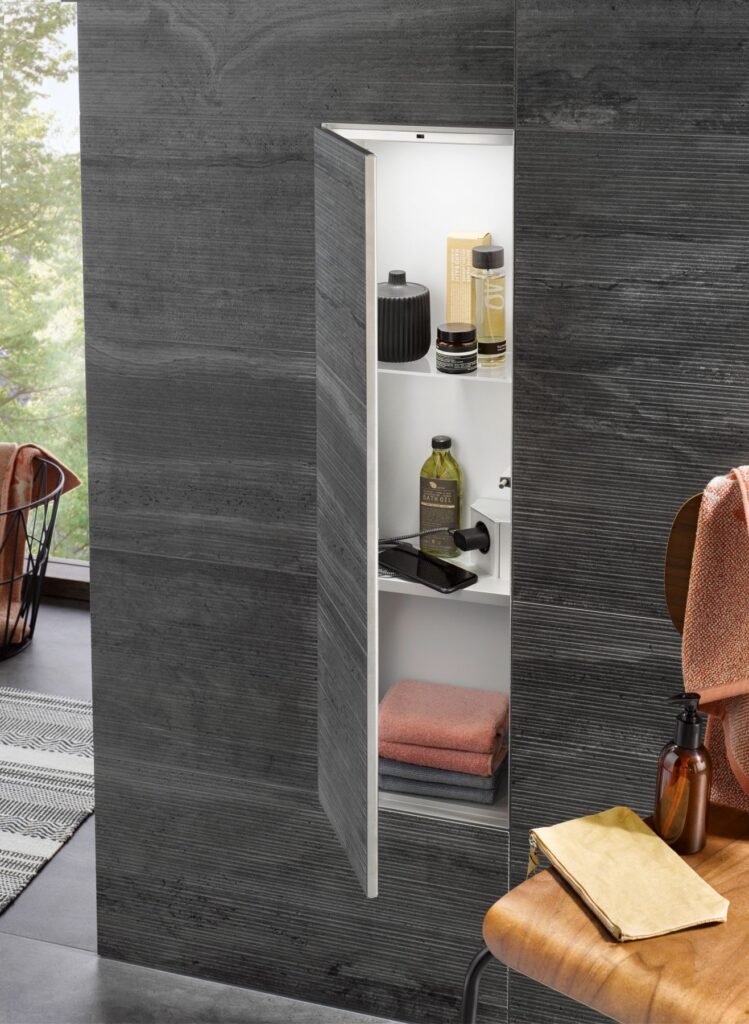 WC-Module Asis plus unsichtbarer Wandschrank fürs Bad von Emco