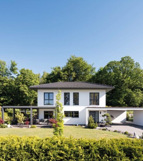 Straßenansicht einer individuell geplanten Stadtvilla von Fingerhaus