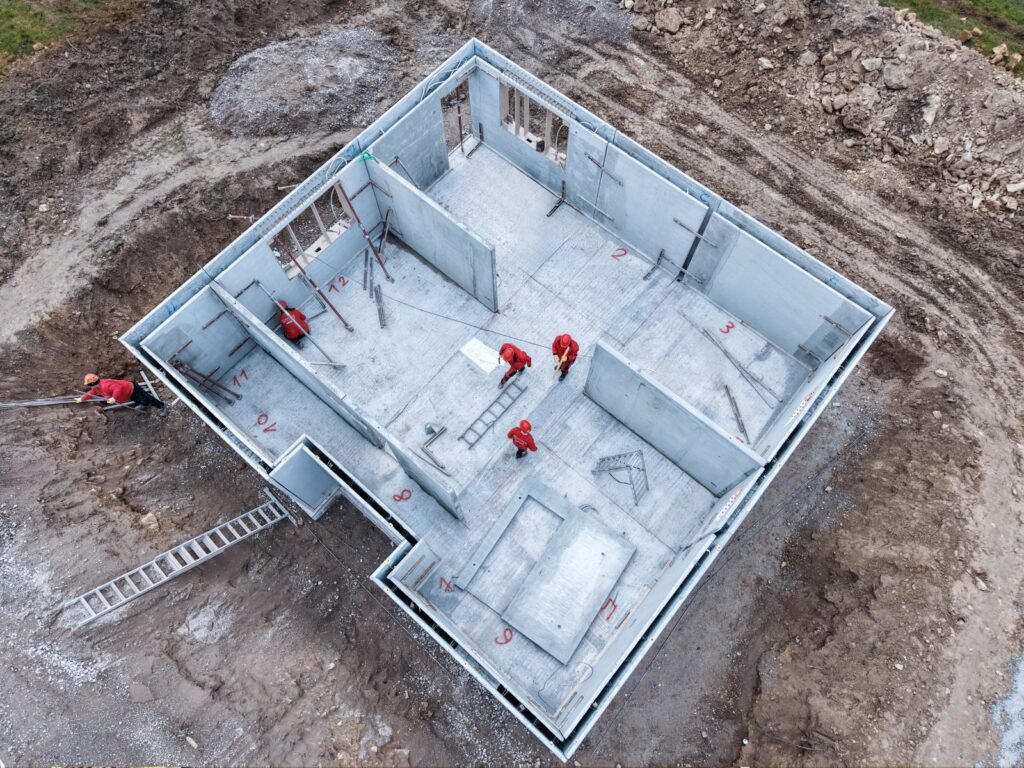 Montage von Keller auf der Baustelle Glatthaar