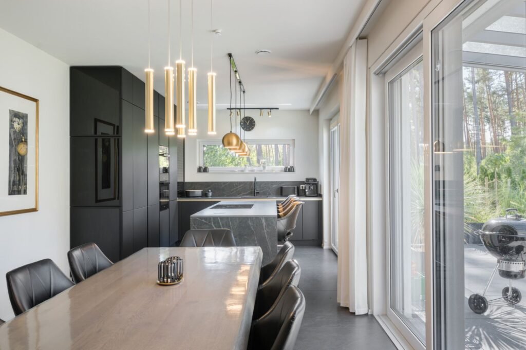 Weberhaus Graling Esstisch mit Blick auf Küche