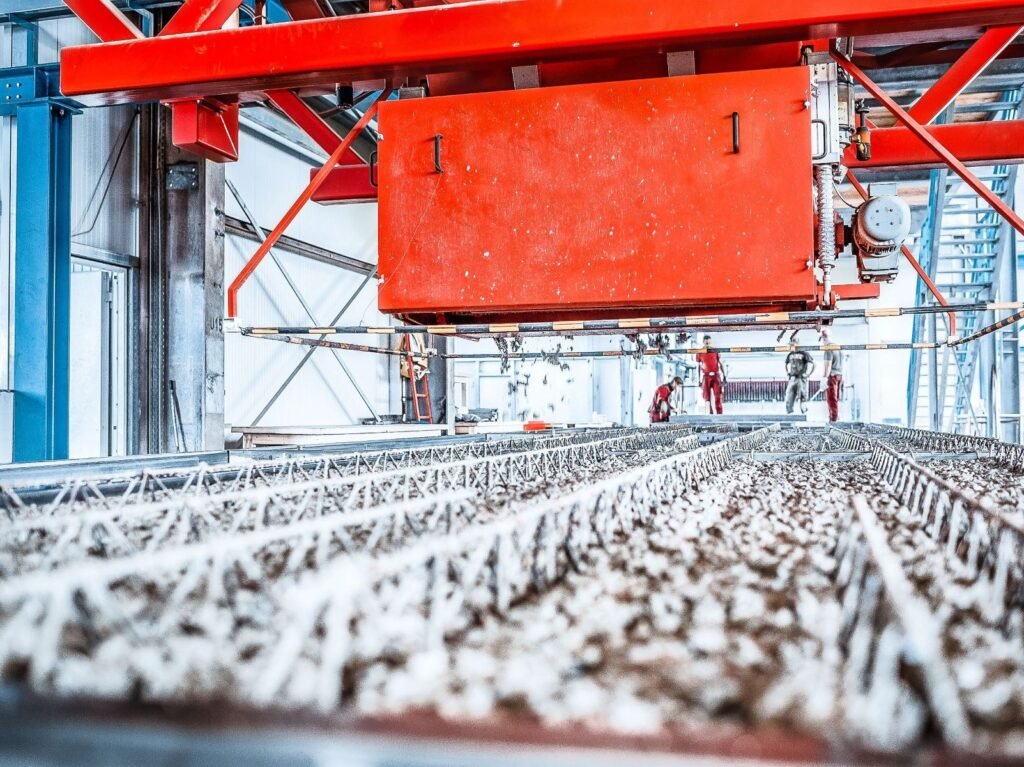 automatisches_Betonieren Arbeitsschritt beim Betonfertigteilbau