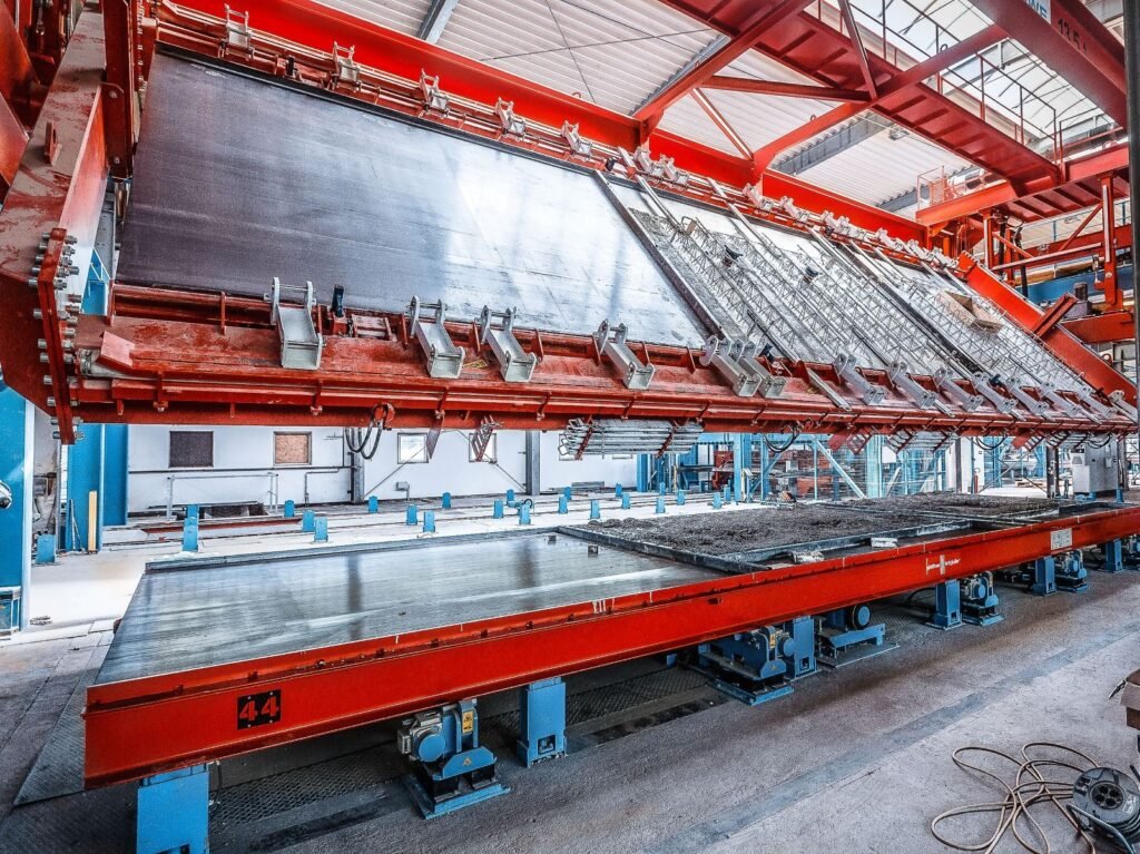 industrielle_Vorfertigung Produktionshalle mit Geräten Glatthaar Keller